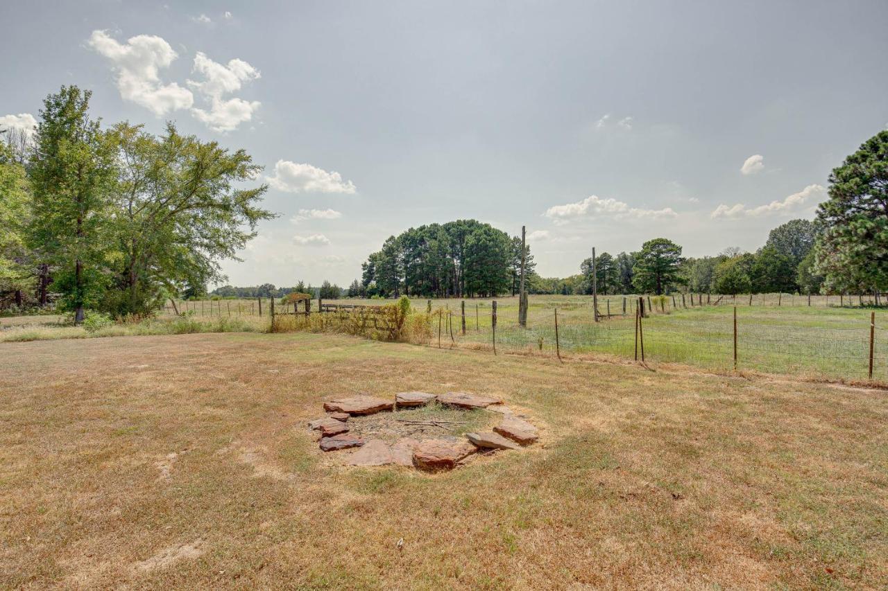 Dog-Friendly Countryside Texas Cabin With Fire Pit Villa Quitman Exterior photo